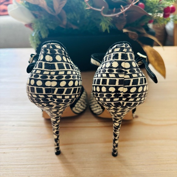 Oscar de la Renta in Pelle Altro Taglia Black White Patterned Heels Size 39 or 8 - Picture 7 of 9